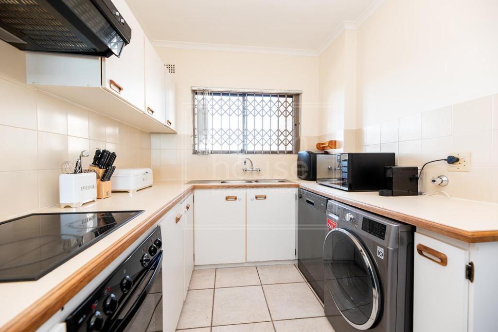 Panoramic Ocean View 2 Bed W 24 Hour Power Inverter, Blouberg, 28 Malata Apartment Cape Town